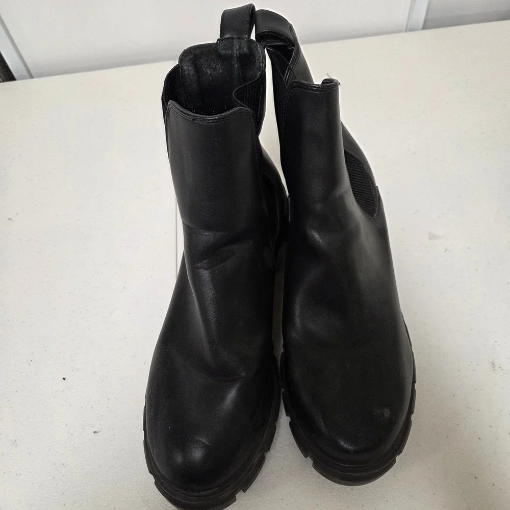 Steve Madden Womens Black Chunky Lug Sole Chelsea Boots Size 11 Platform